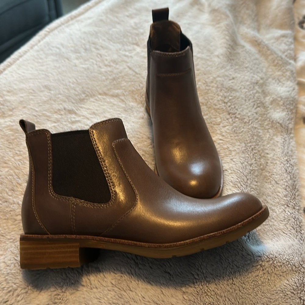 New. Out of box but never worn